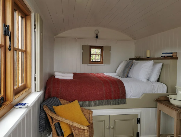 Lough Mardal Lodge, Luxury Yurt Glamping in Donegal