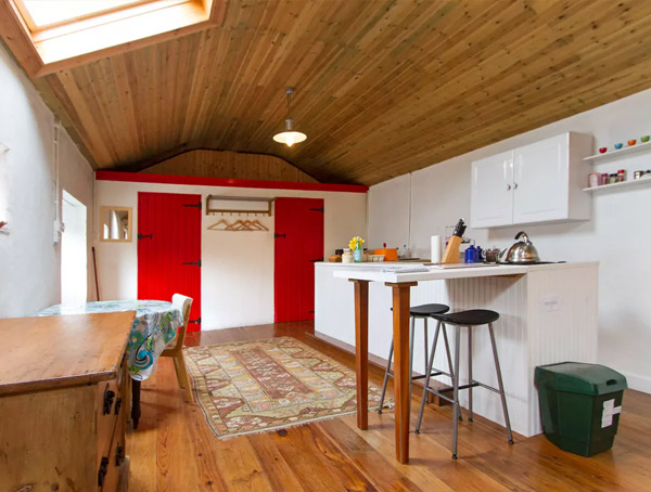 Cosy River Cottage, Glamping in Westport, County Mayo