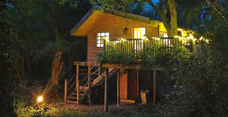 What is a Glamping Treehouse?